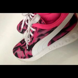 Puma Pink and Black Woman Sneakers